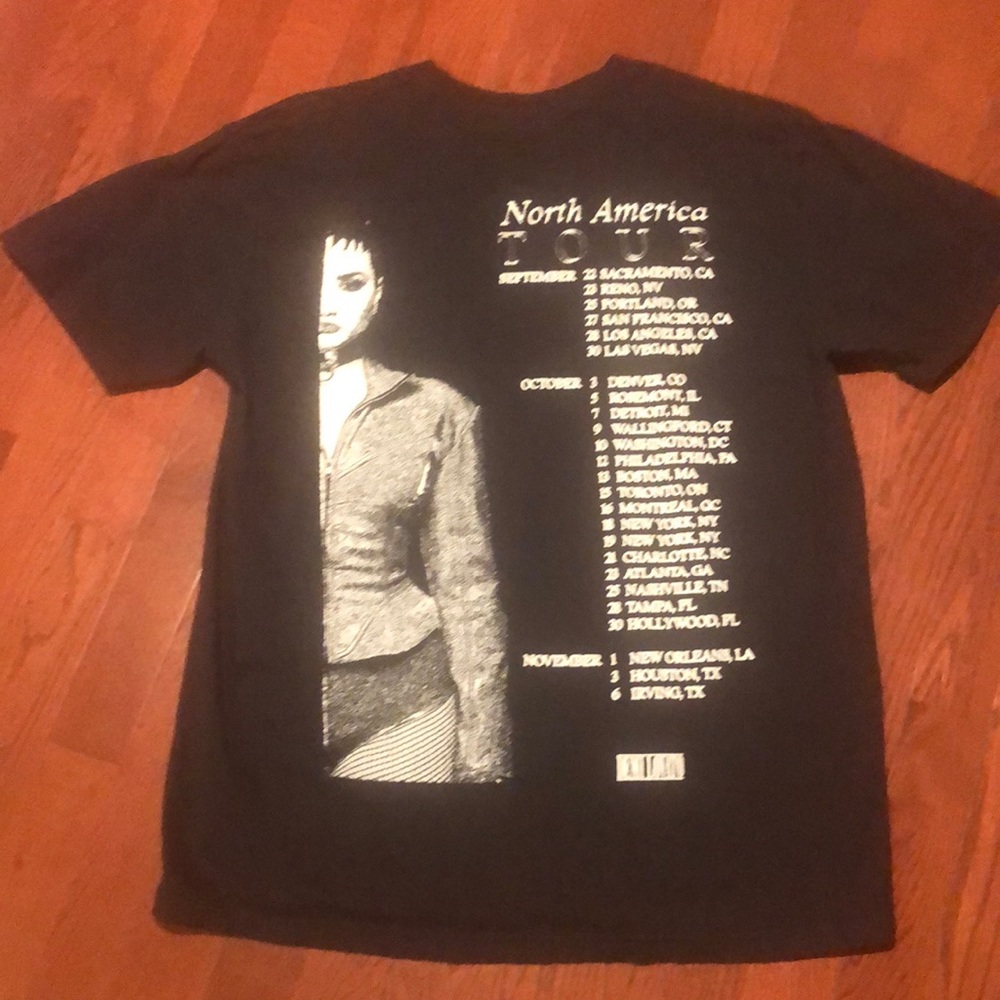 Demi Lovato tour tshirt